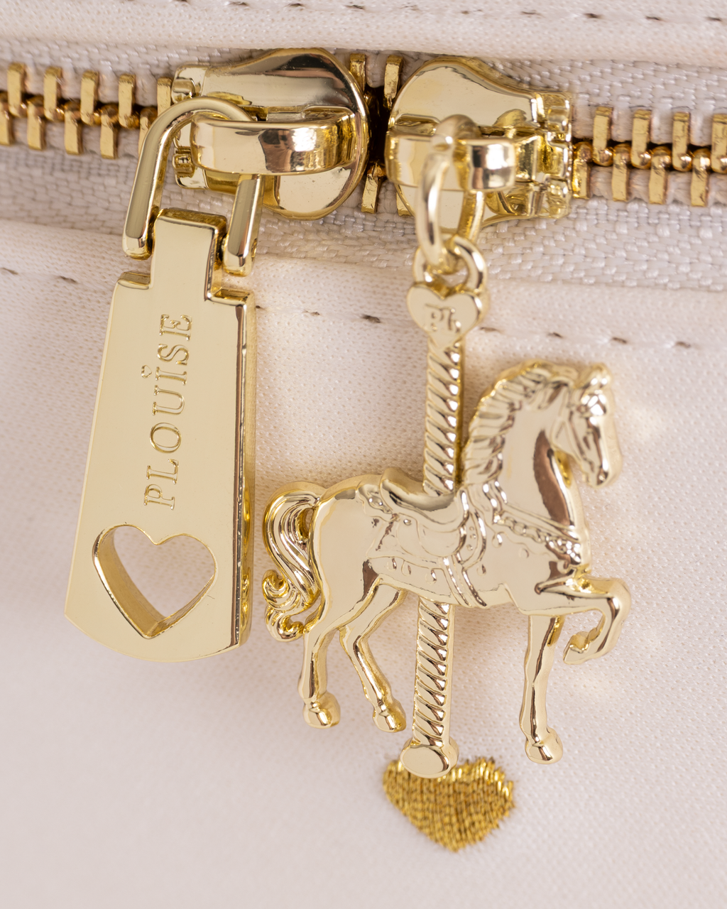 The Carousel Carry 7-Piece Beauty Gift Set